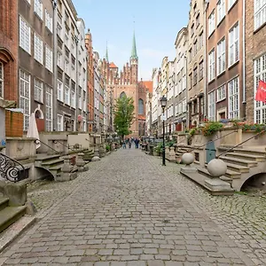Mariacka Street Charm, Main Old Town By Downtown Gdansk